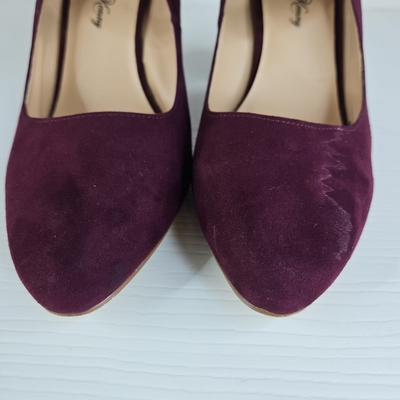 Penny Loves Kenny  High Heel Cute Round Toes Velvet Burgundy Heels Size 8 1/2 M